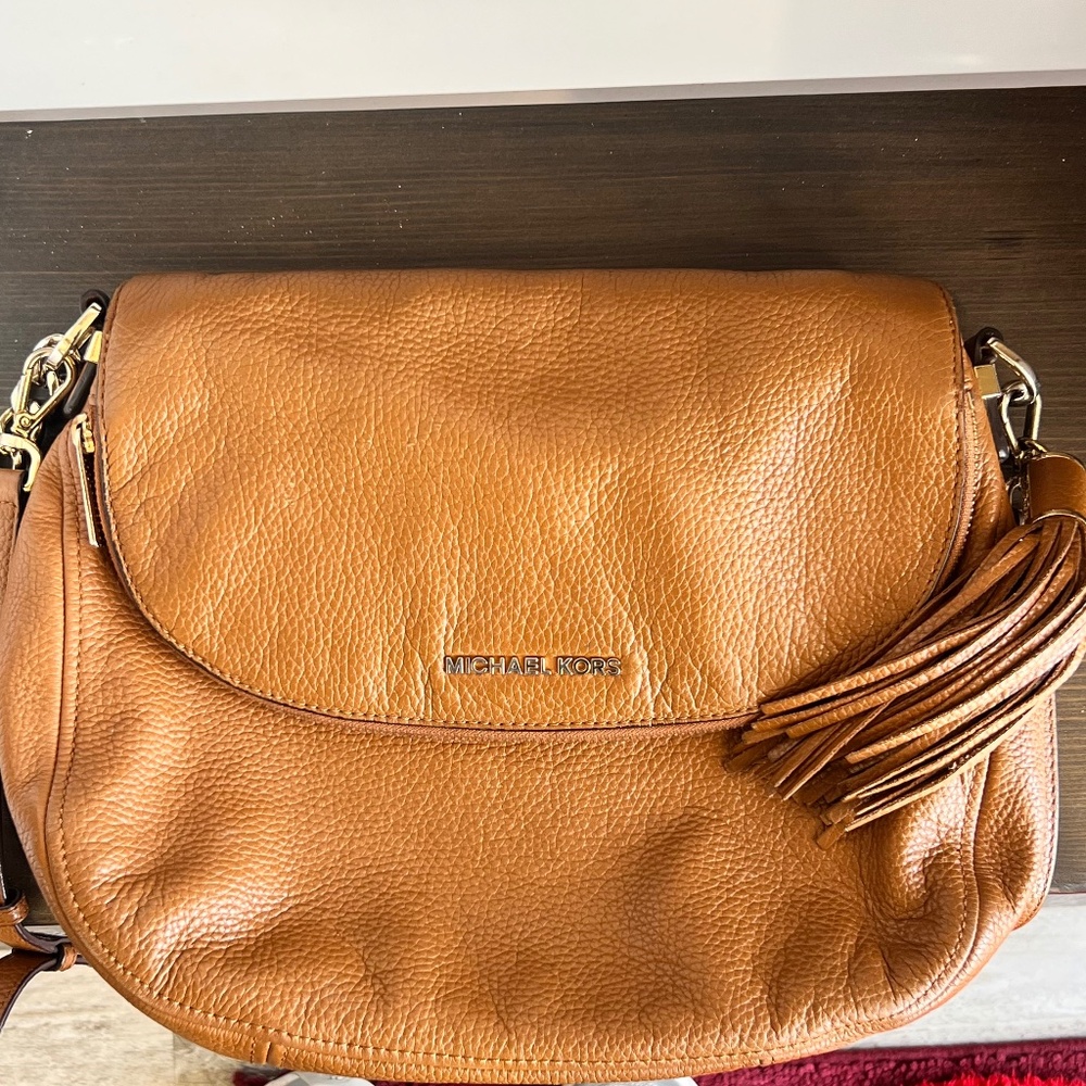 MICHAEL KORS Bedford Tan Tassel Crossbody Purse